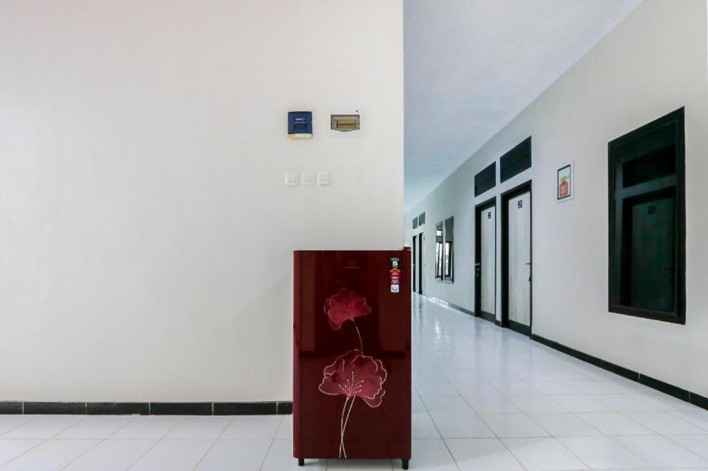 Hotel Oyo 3187 Kost Putri Bu Chris Jembel Exterior foto