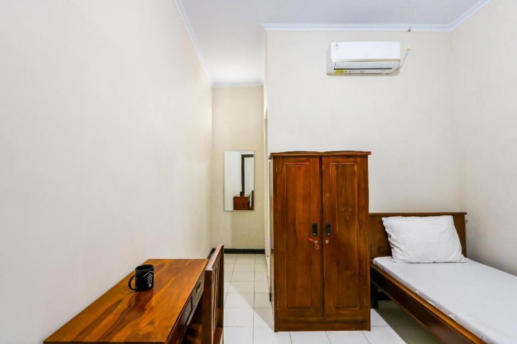 Hotel Oyo 3187 Kost Putri Bu Chris Jembel Exterior foto