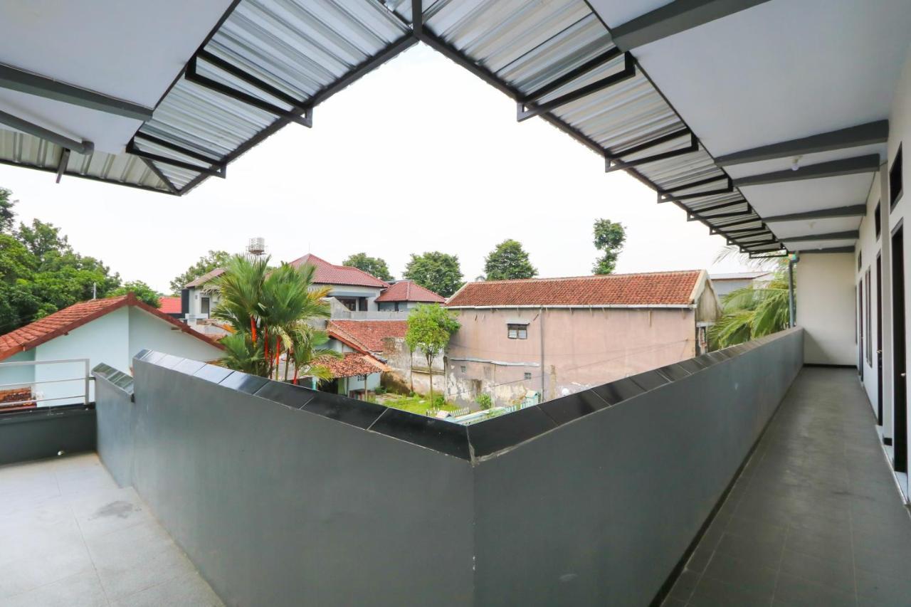 Hotel Oyo 3187 Kost Putri Bu Chris Jembel Exterior foto
